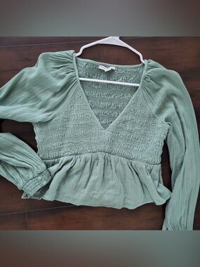 American Eagle green cropped long sleeve